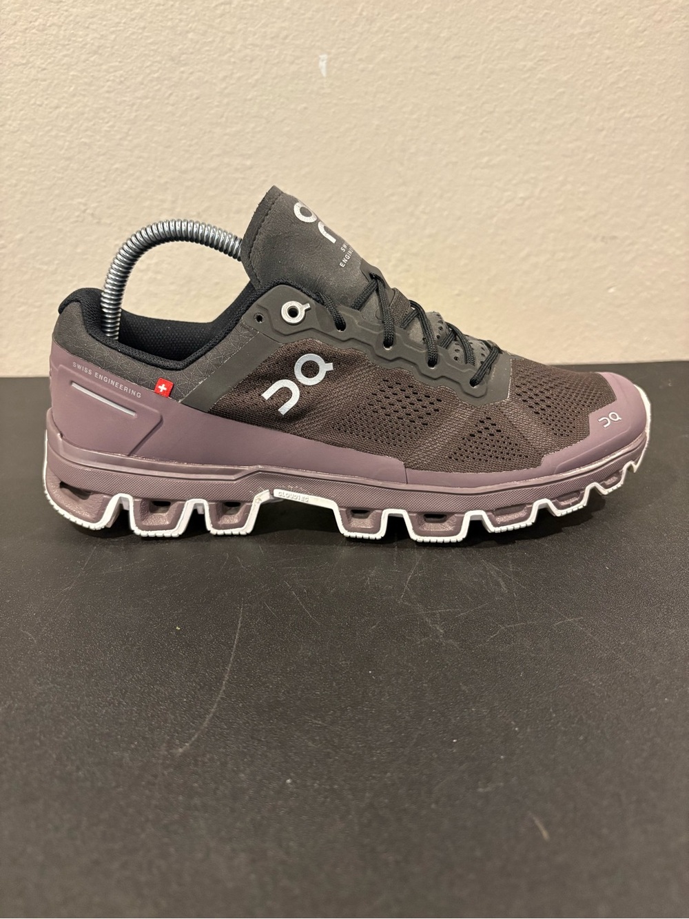 On Cloudventure Shadow/Grape Running Shoes Women Size 8.5 Fast Shipping - Picture 5 of 9